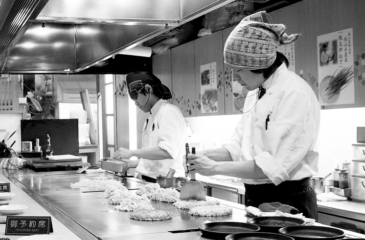 Saveurs locales: okonomiyaki, ou crÃªpe japonaise